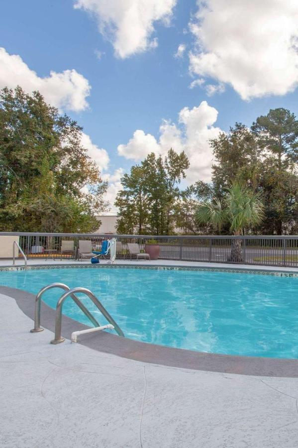 Wingate By Wyndham Charleston Coliseum Hotel North Charleston Bagian luar foto
