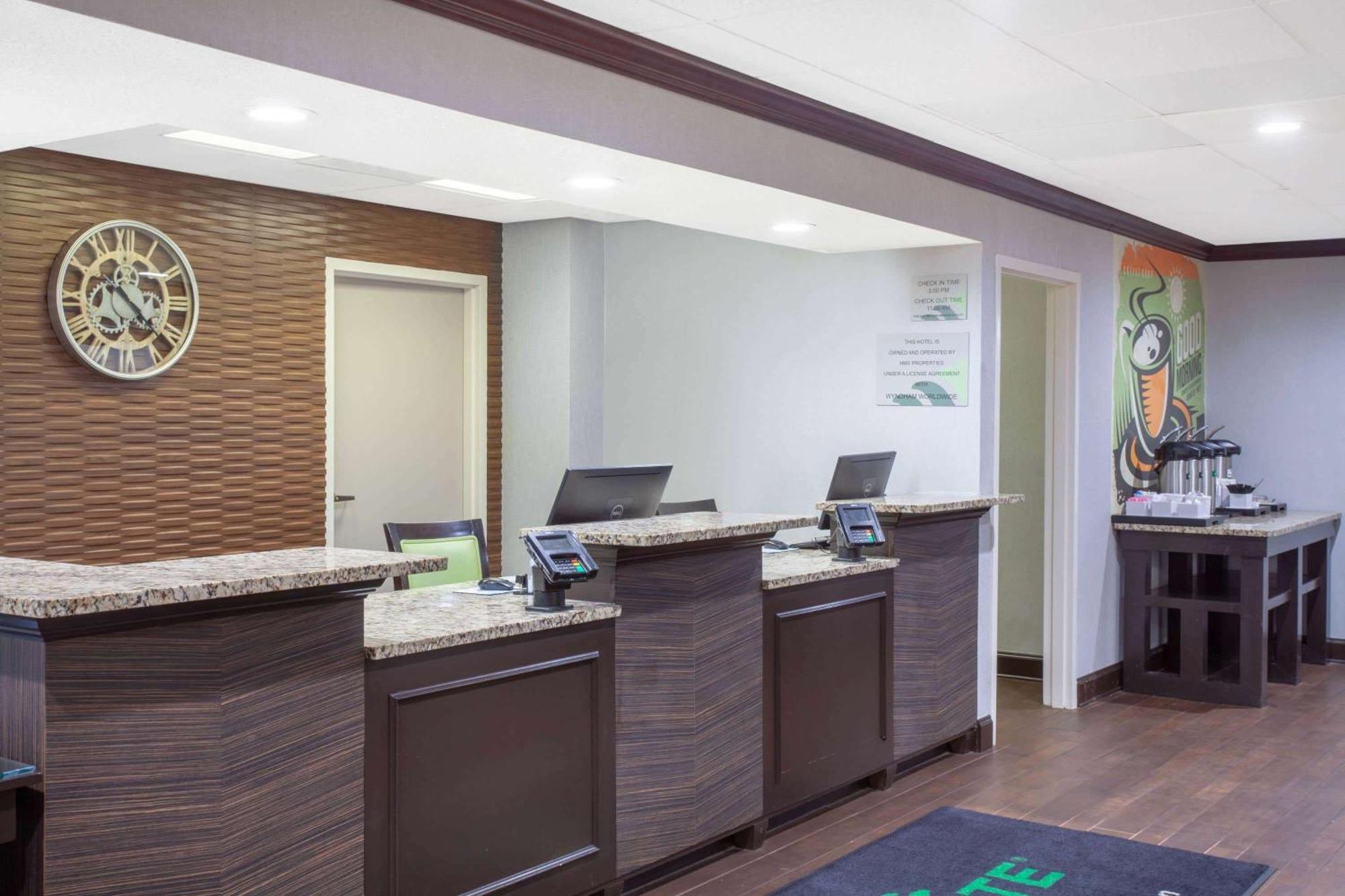 Wingate By Wyndham Charleston Coliseum Hotel North Charleston Bagian luar foto