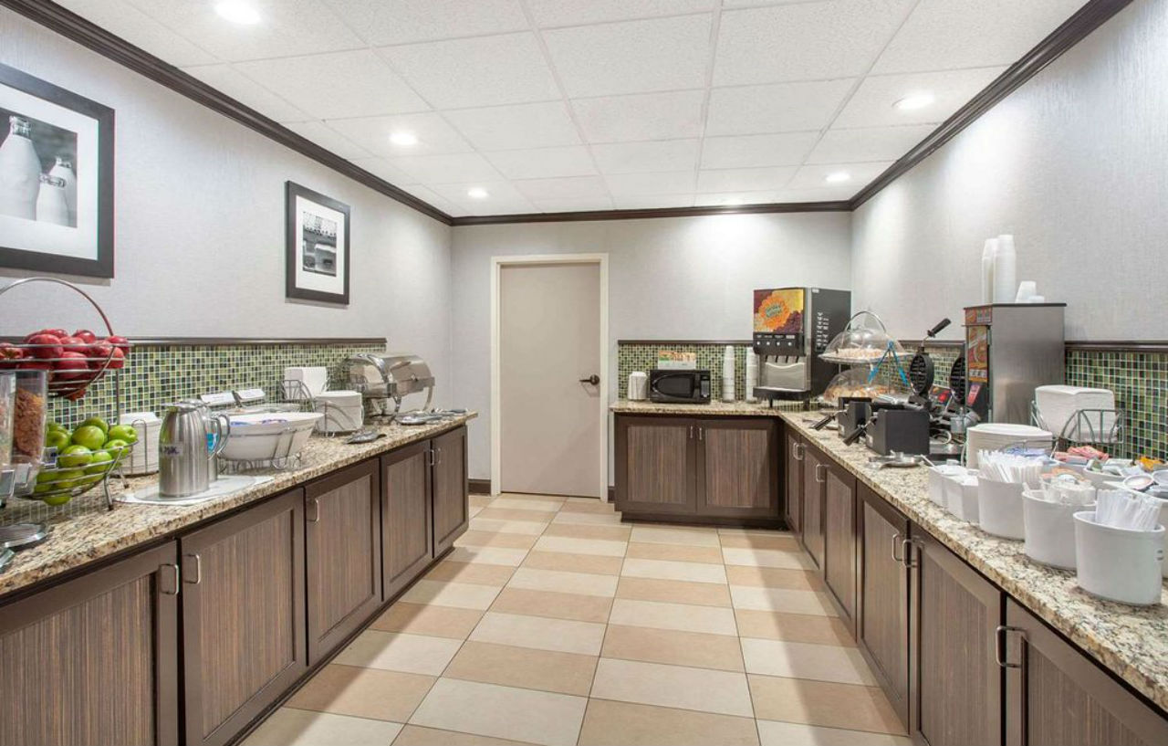 Wingate By Wyndham Charleston Coliseum Hotel North Charleston Bagian luar foto